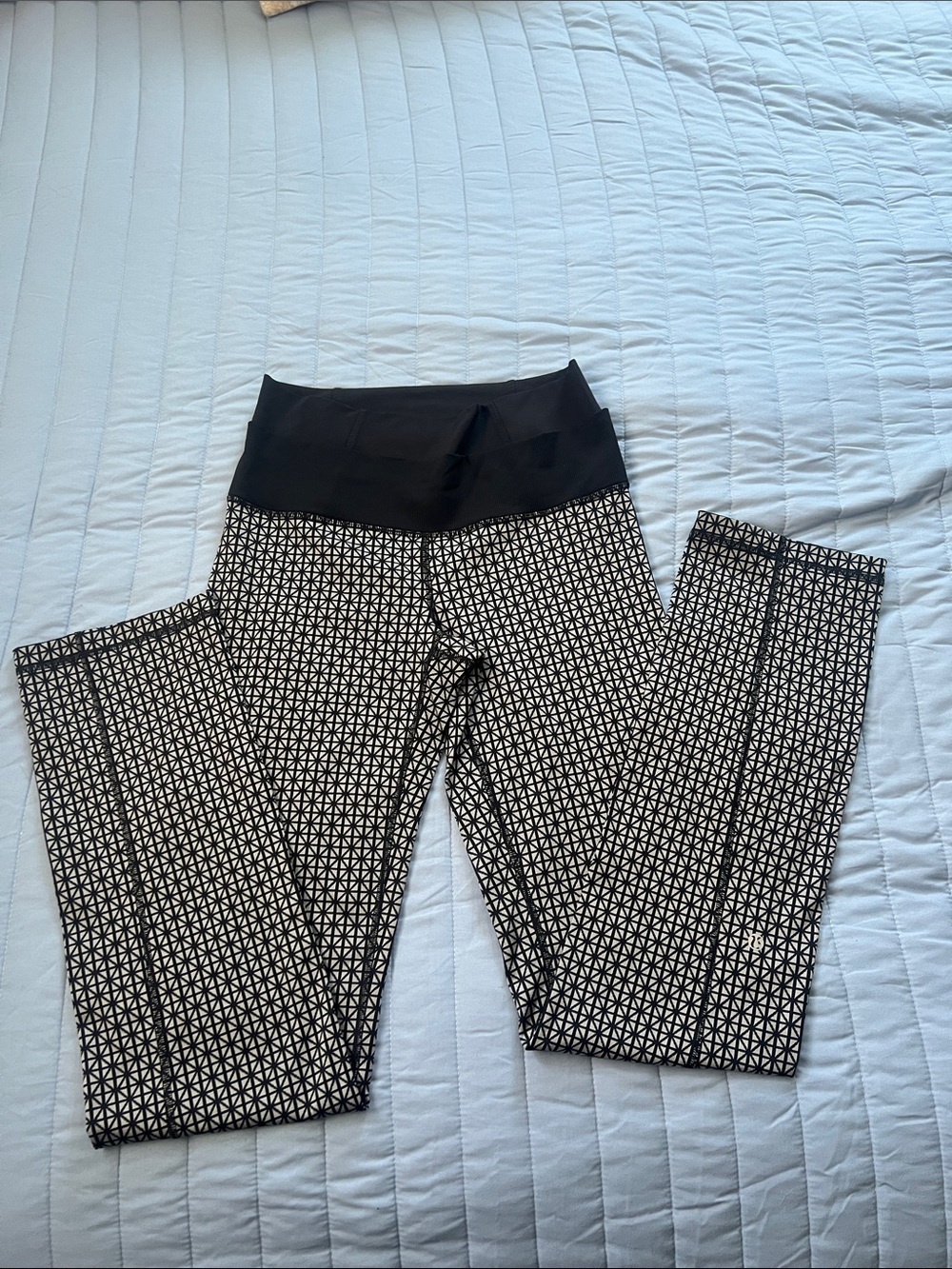 Lululemon geometry high waisted yoga pants